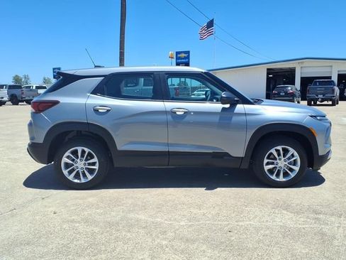 Used 2025 Chevrolet TrailBlazer LS AWD/4WD image 4