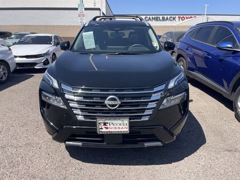 Used 2025 Nissan Rogue Platinum image 3