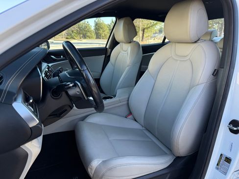 Used 2022 Genesis G70 2.0T image 35