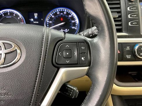 Used 2014 Toyota Highlander XLE image 24
