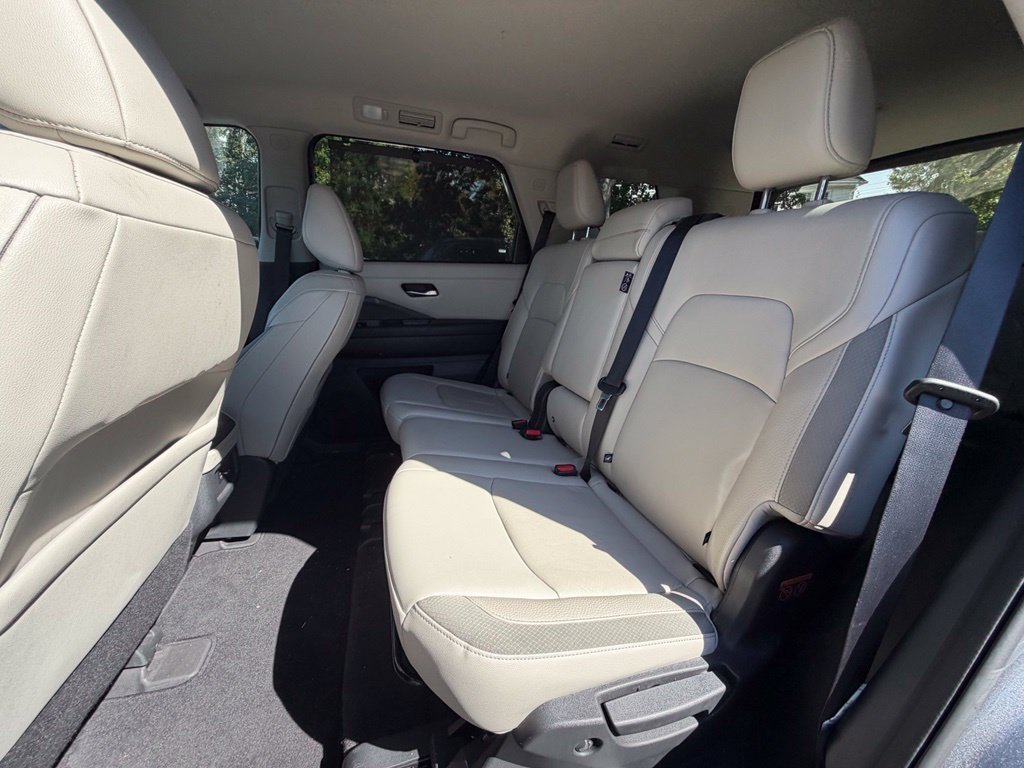 Used 2022 Nissan Pathfinder SL AWD/4WD image 4