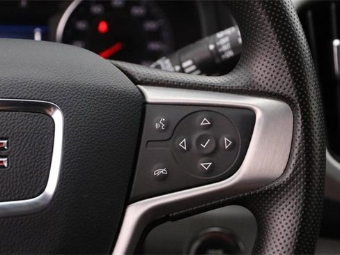 Used 2024 GMC Terrain SLE image 12