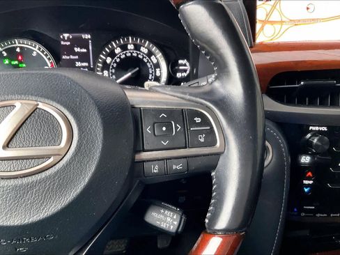 Used 2020 Lexus LX 570 4WD w/ 3rd Row & Luxury Pkg image 23