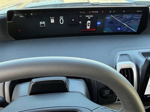 New 2025 Ford Expedition Active image 25