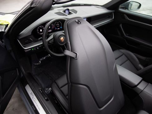 Certified 2025 Porsche 911 Carrera image 19