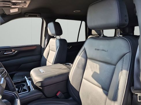 Certified 2025 GMC Yukon Denali image 31