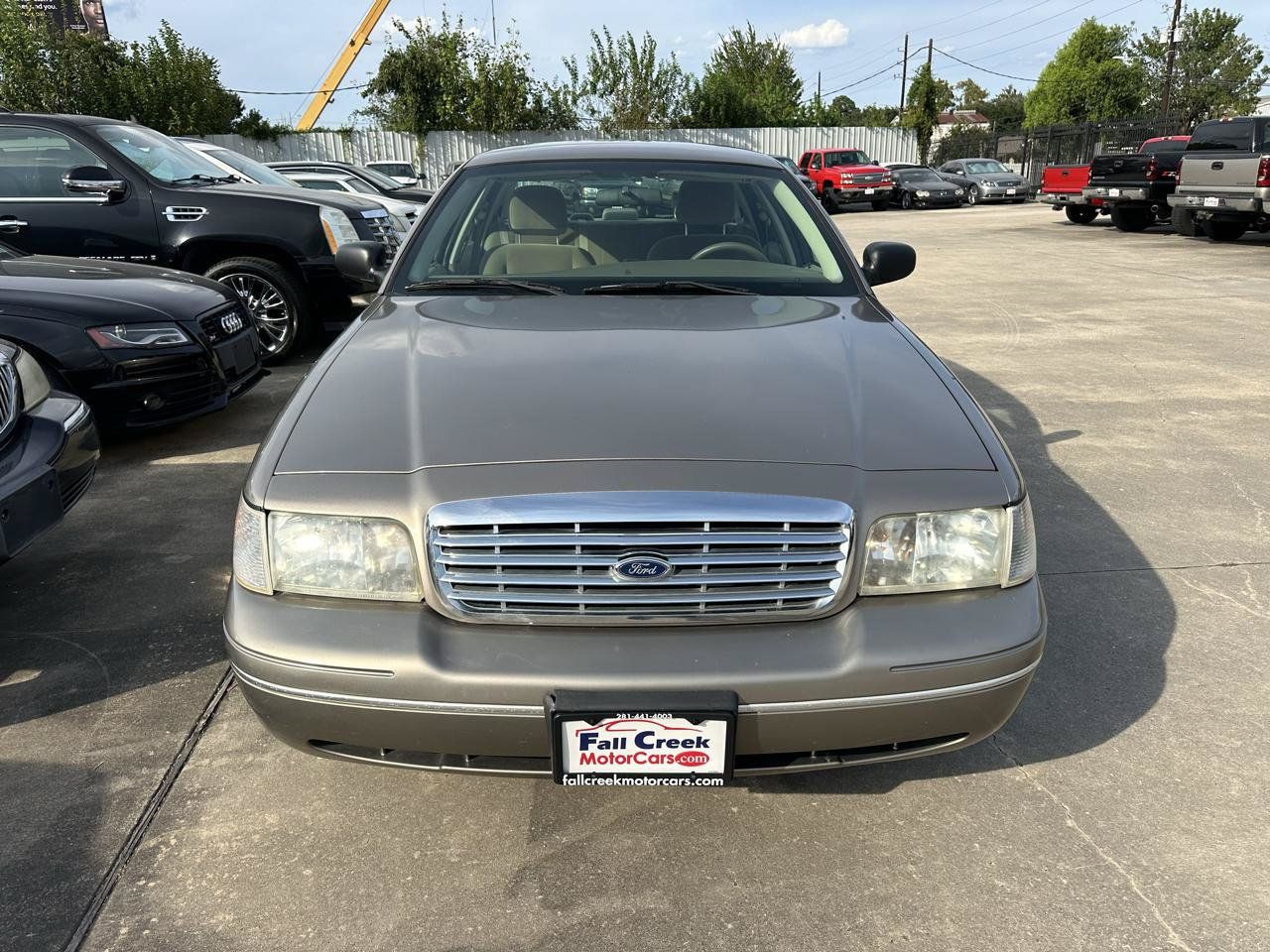 Used 2005 Ford Crown Victoria RWD image 8