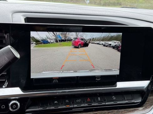 Used 2023 GMC Sierra 1500 SLE w/ X31 Off-Road Package image 5