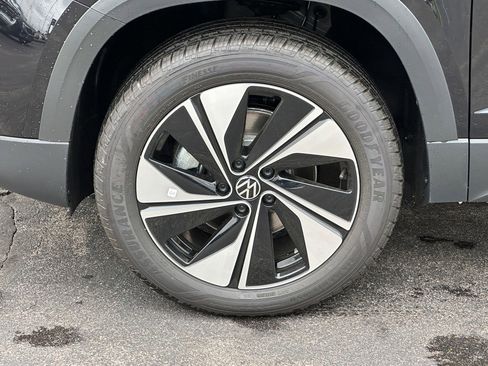 New 2025 Volkswagen Taos SE image 6