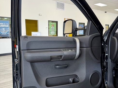 Used 2007 Chevrolet Silverado 2500 LT w/ EZ-Lift Tailgate Package image 14