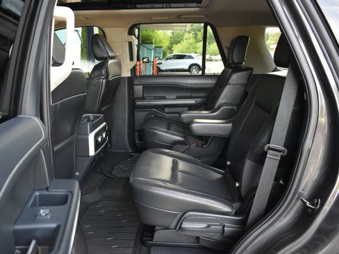 Used 2022 Ford Expedition XLT RWD image 9
