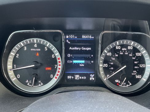 Used 2019 Nissan Titan PRO-4X w/ Pro-4x Convenience Package AWD/4WD image 23