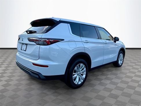 New 2025 Mitsubishi Outlander ES image 5