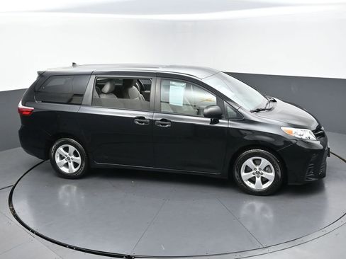 Used 2020 Toyota Sienna L FWD image 40