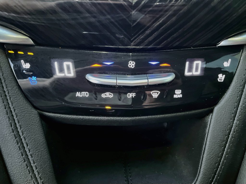 Used 2025 Cadillac XT6 Premium Luxury AWD/4WD image 16