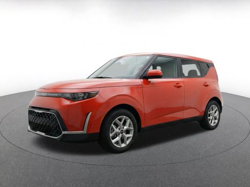 Used 2025 Kia Soul LX w/ LX Technology Package FWD image 3