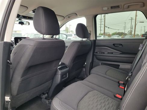 Used 2024 Nissan Pathfinder SV image 15