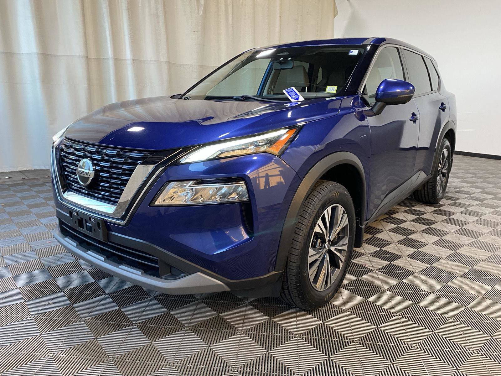 Used 2021 Nissan Rogue SV FWD image 3