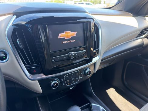 Used 2023 Chevrolet Traverse LS FWD image 15
