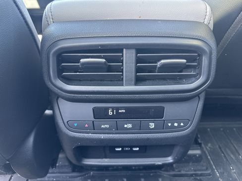 Used 2024 Honda Pilot Touring image 17