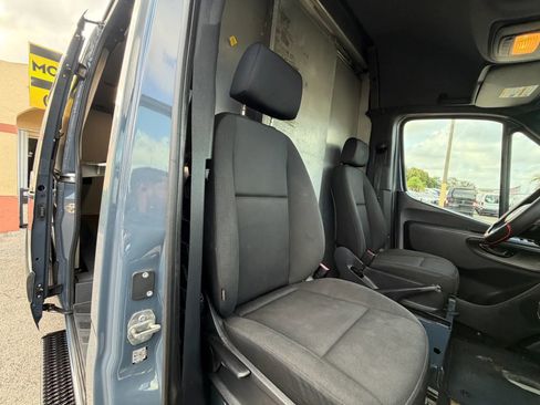 Used 2019 Mercedes-Benz Sprinter 170 image 17