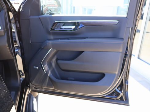 New 2025 Chevrolet Suburban Premier image 41