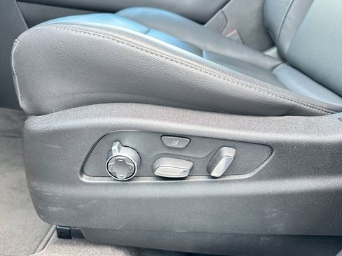 Used 2024 Cadillac XT4 Premium Luxury image 12