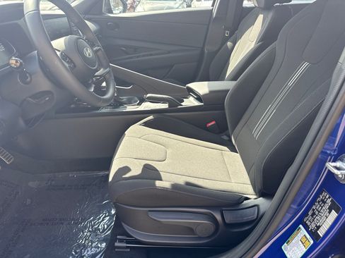 Used 2025 Hyundai Elantra Sport image 9