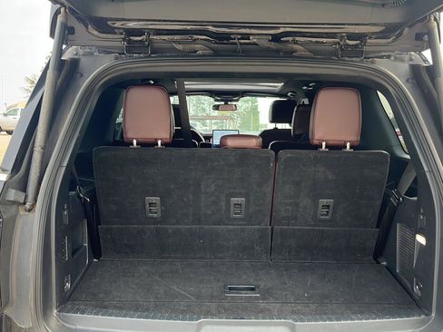 Used 2024 Ford Expedition Limited image 6