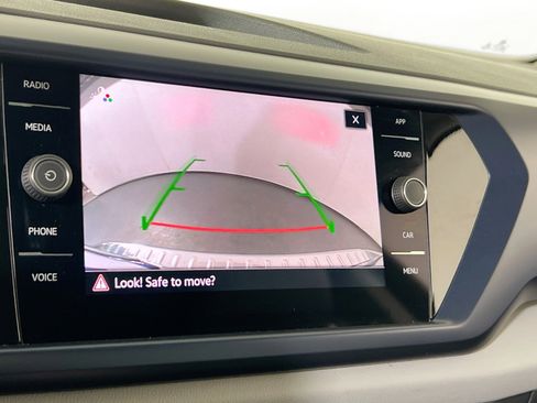 Used 2023 Volkswagen Taos SE image 13