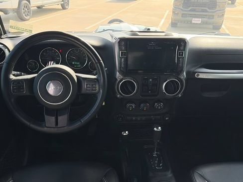 Used 2018 Jeep Wrangler Unlimited Rubicon w/ Connectivity Group AWD/4WD image 14