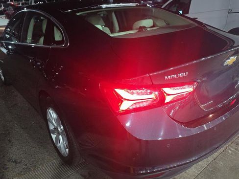 Used 2022 Chevrolet Malibu LT w/ Leather Package image 5