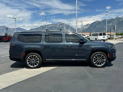 Used 2023 Jeep Wagoneer L Series III w/ Premium Group I AWD/4WD image 8