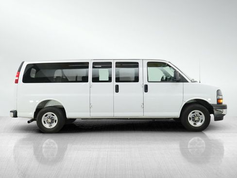 Used 2025 Chevrolet Express 3500 LT w/ LT Preferred Equipment Group RWD image 6