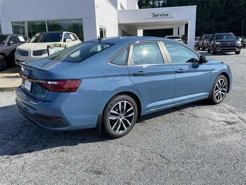 Used 2025 Volkswagen Jetta SE FWD image 4