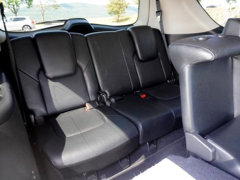 Used 2011 INFINITI QX56 4WD w/ Deluxe Touring Pkg image 21