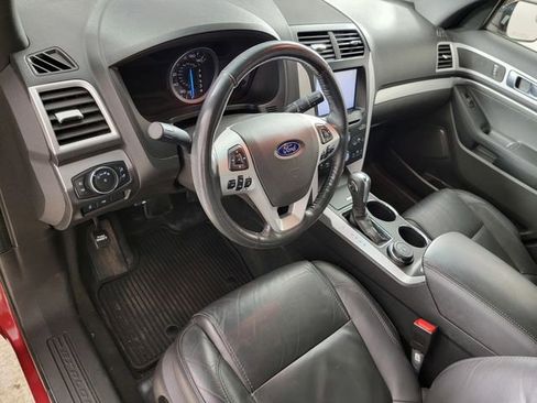 Used 2014 Ford Explorer XLT w/ Equipment Group 202A AWD/4WD image 12