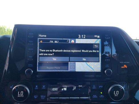 Used 2022 Toyota Highlander XLE image 44