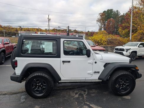 Used 2025 Jeep Wrangler Sport image 10