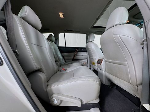 Used 2013 Toyota Highlander Limited AWD/4WD image 30