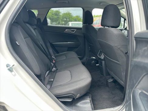 Used 2025 Kia Sportage LX FWD image 17