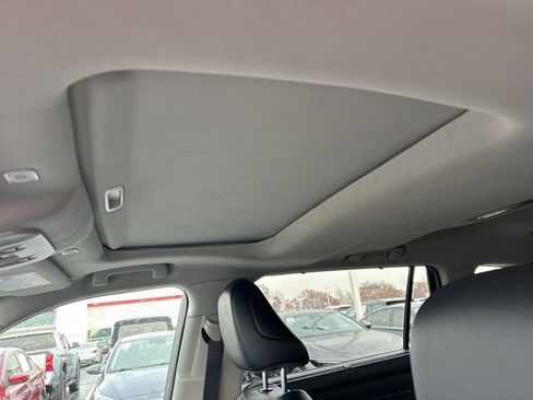 Used 2024 Toyota Highlander XLE image 5