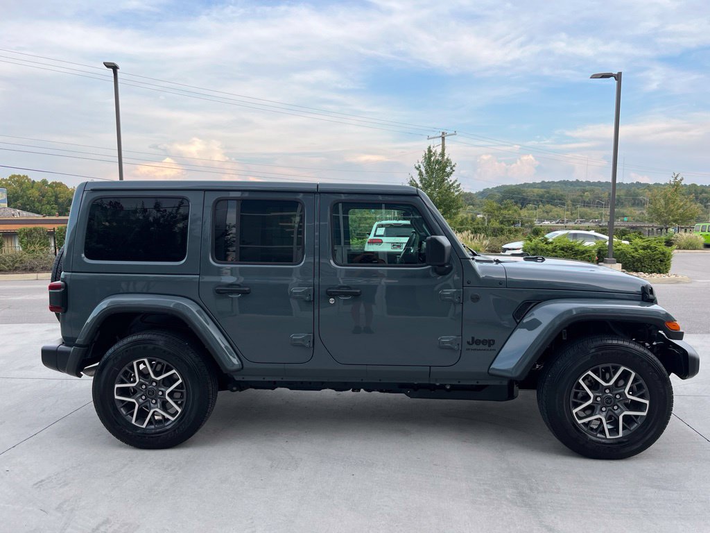 Used 2026 Jeep Wrangler Unlimited Sahara AWD/4WD image 21