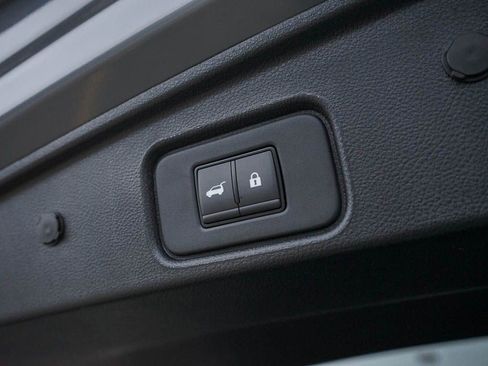 New 2025 Nissan Pathfinder Platinum w/ Black Appearance Package image 9