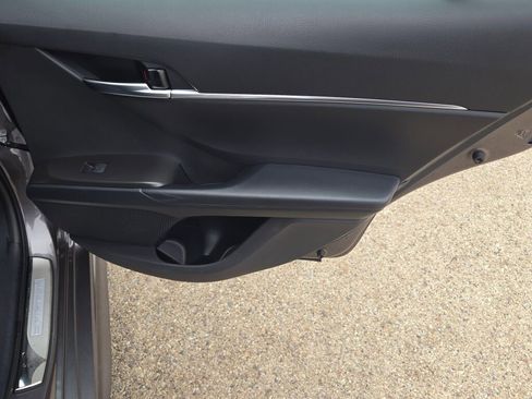 Used 2024 Toyota Camry SE image 9