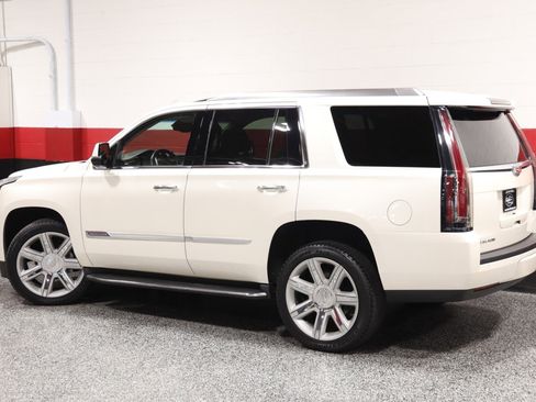 Used 2015 Cadillac Escalade Luxury AWD/4WD image 25