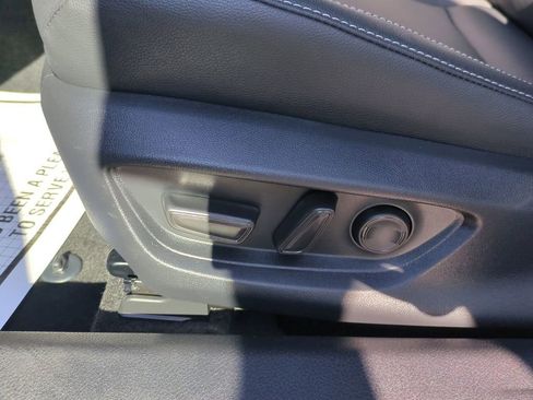 Used 2025 Toyota Camry SE image 19