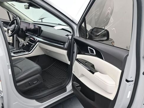 Used 2024 Kia Carnival SX Prestige FWD image 14