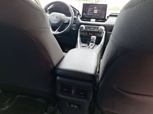 Used 2025 Toyota RAV4 XLE w/ Weather Package AWD/4WD image 31