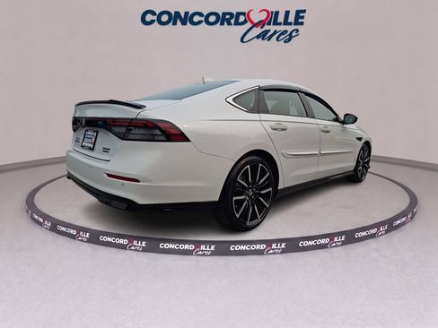 Used 2025 Honda Accord Touring image 6